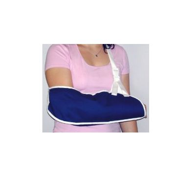 Reggibraccio semplice misura media. consente l'immobilizzazione in posizione corretta del braccio nei casi di slogature, traumi ed ingessature. con imbottitura per appoggio mano