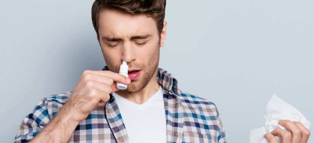 Rinite allergica rimedi: spray, gocce nasali e antistaminici
