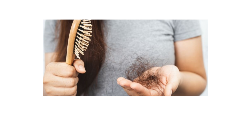 Le cause di caduta dei capelli nelle donne: rimedi e consigli